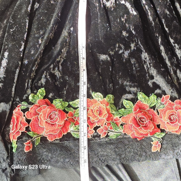 Elegant Black Velvet Dress with Floral Accents - Picture 10 of 11